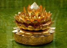 golden-lotus-in-meenakshiamman-temple-tank